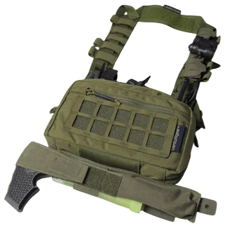 Produktbild Breacher Pouch am Chestrig befestigt